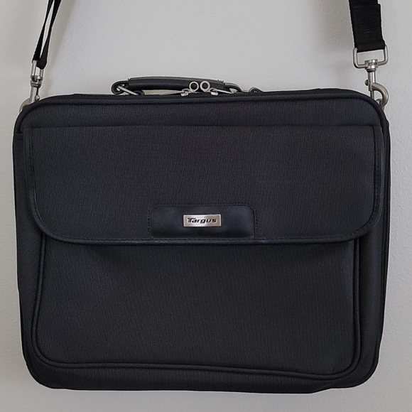 Targus Other - Targus Black Briefcase 16"X13"X4"